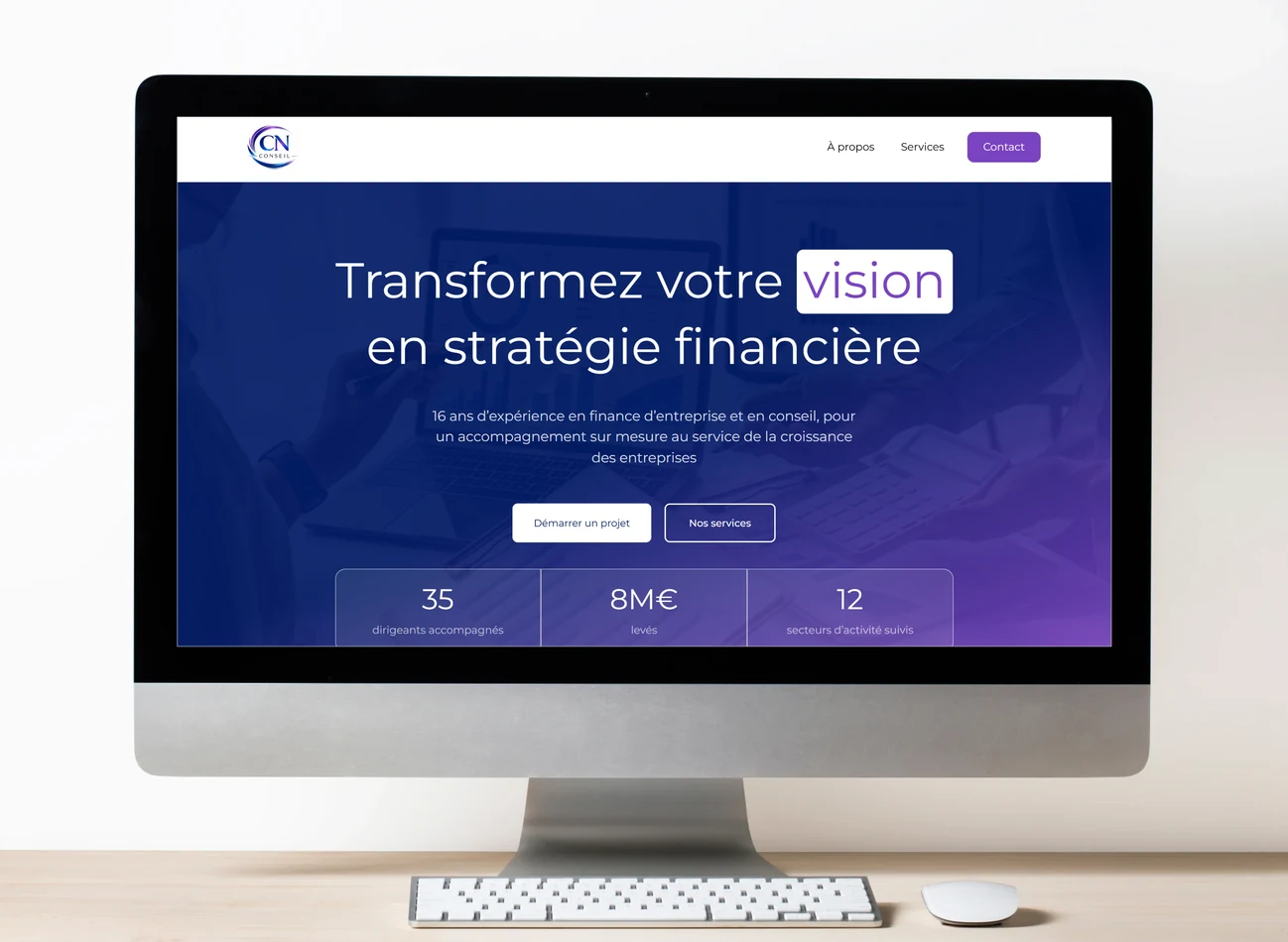 Site internet CN Conseil présenté sur un écran