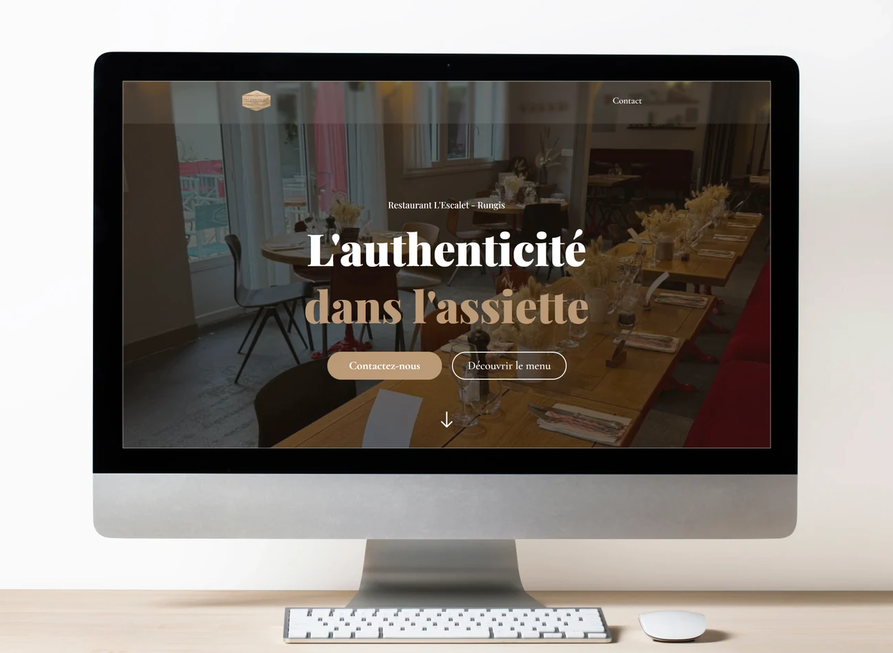 Site internet L'Escalet présenté sur un écran