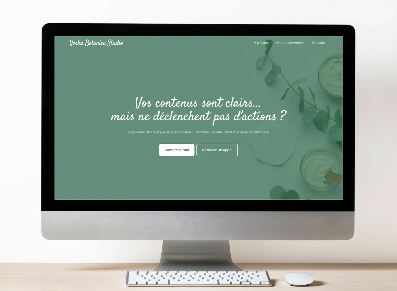 Site internet Verba Botanica Studio présenté sur un écran